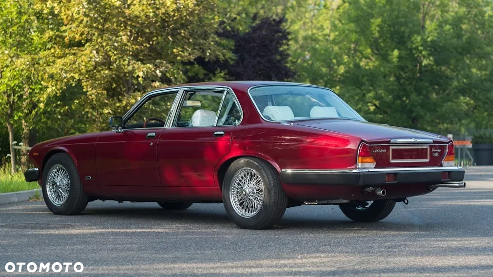 Jaguar XJ - 9