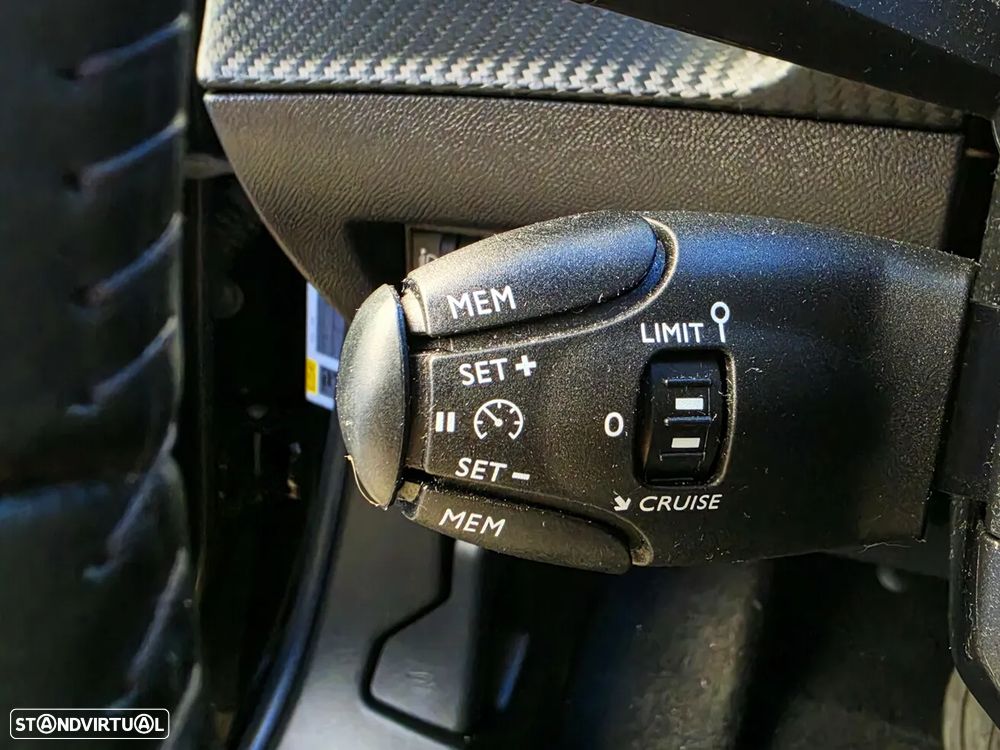 Peugeot e-2008 Allure Pack - 14
