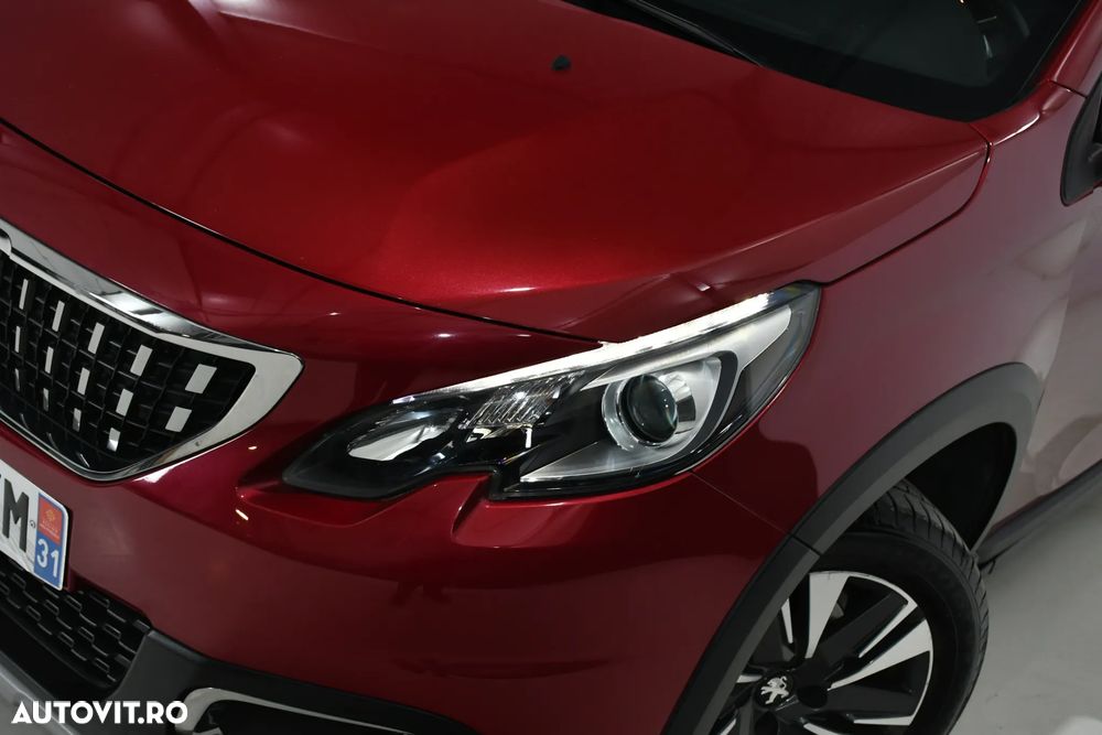 Peugeot 2008 1.2 L PureTech Turbo S&S Allure - 29