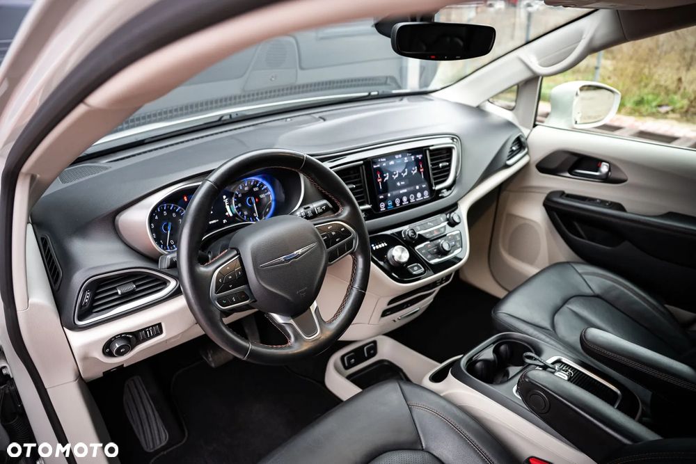 Chrysler Pacifica - 10