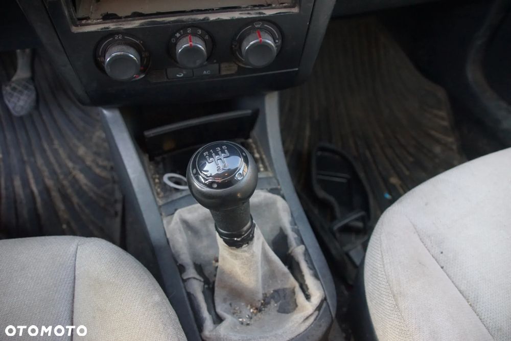Auto na części - Seat Ibiza III 1.2 12V 64 KM AZQ GSB LS7N 2003R Silnik Skrzynia Drzwi Maska Klapa Zderzak Błotnik Szyba Lusterko Klamka Lampa Deska Kokpit Sterownik Moduł Czujnik Licznik Panel Kierownica - 13