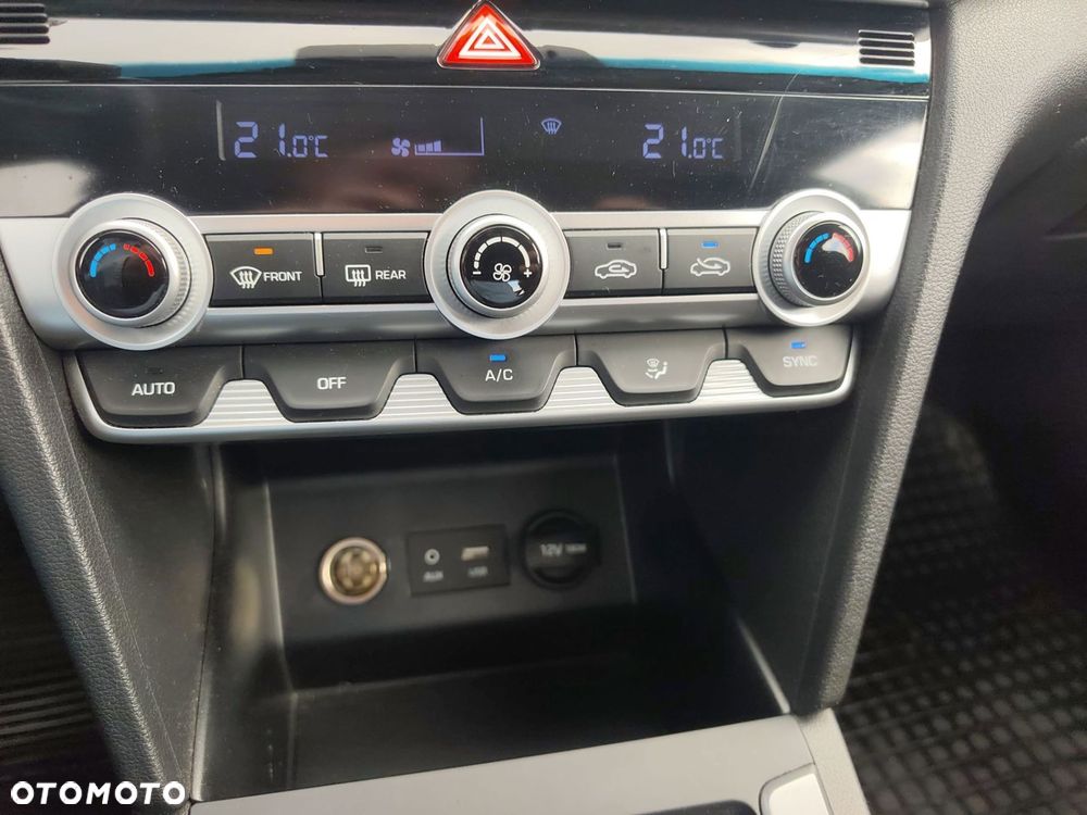 Hyundai Elantra 1.6 Comfort - 27