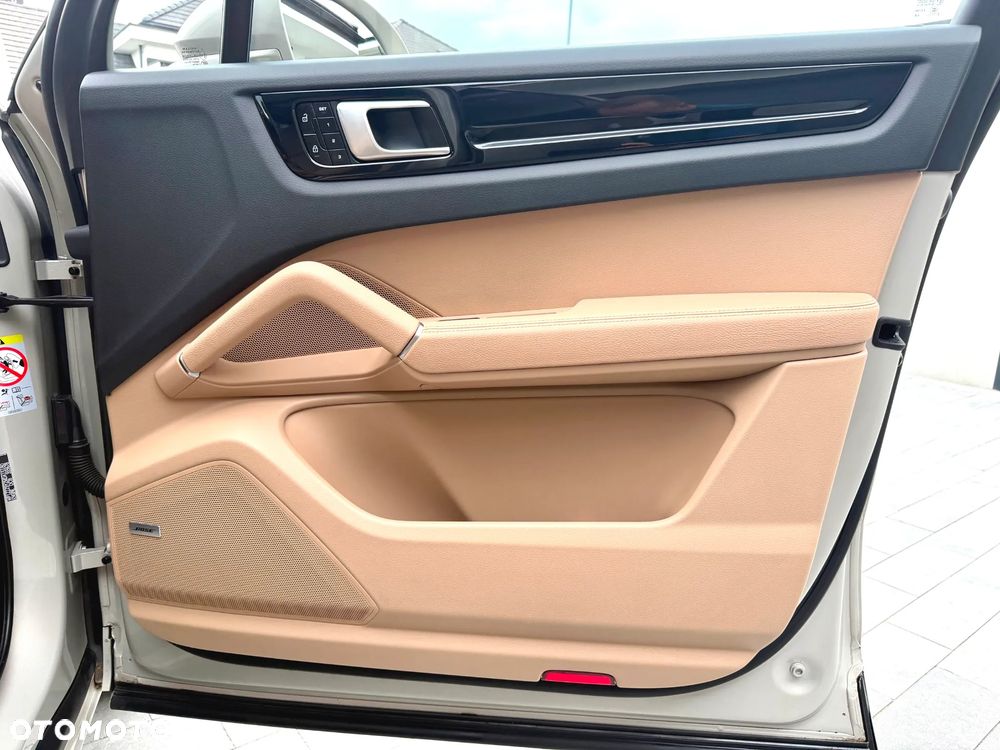 Porsche Cayenne Standard - 12