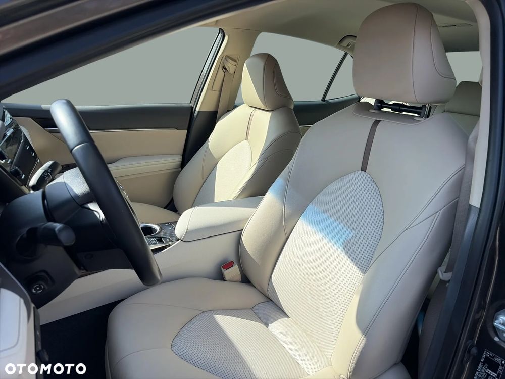 Toyota Camry 2.5 Hybrid Executive CVT - 9