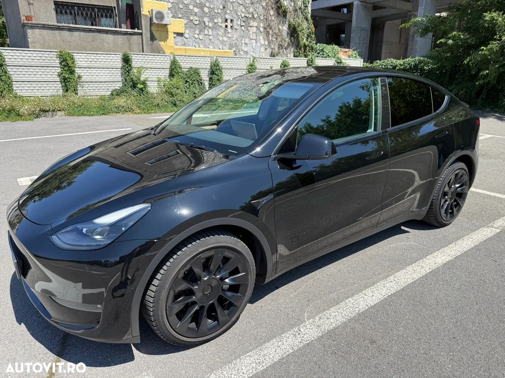 Tesla Model Y - 1