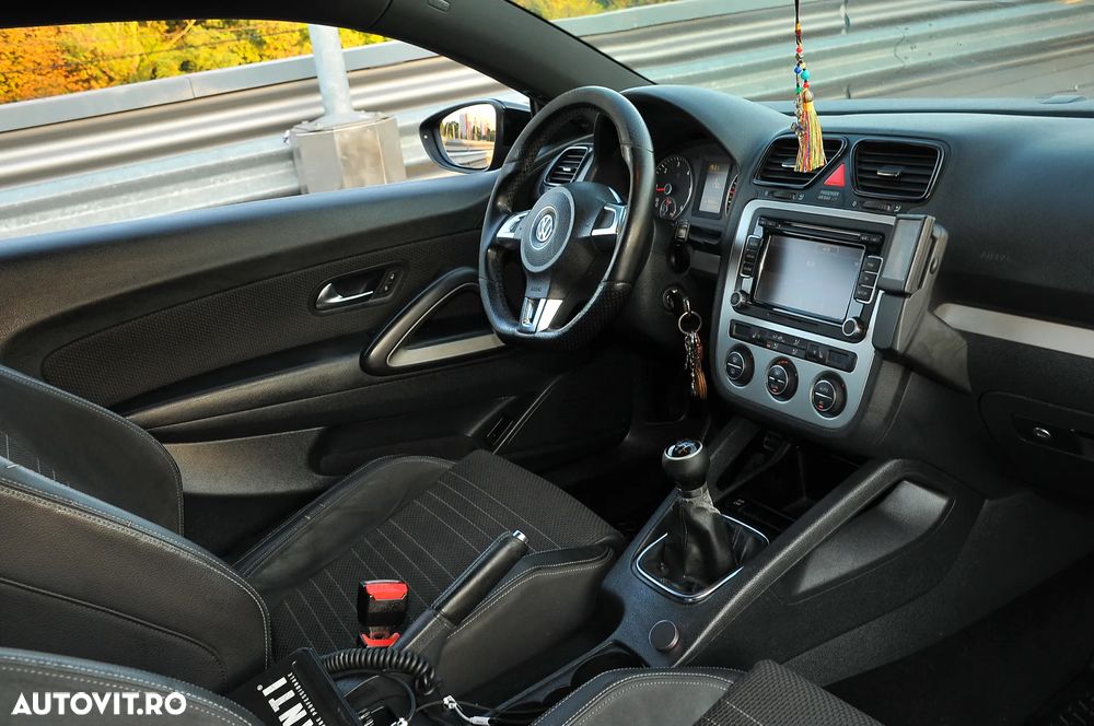 Volkswagen Scirocco 2.0 TDI Blue Motion Technologie Edition - 11