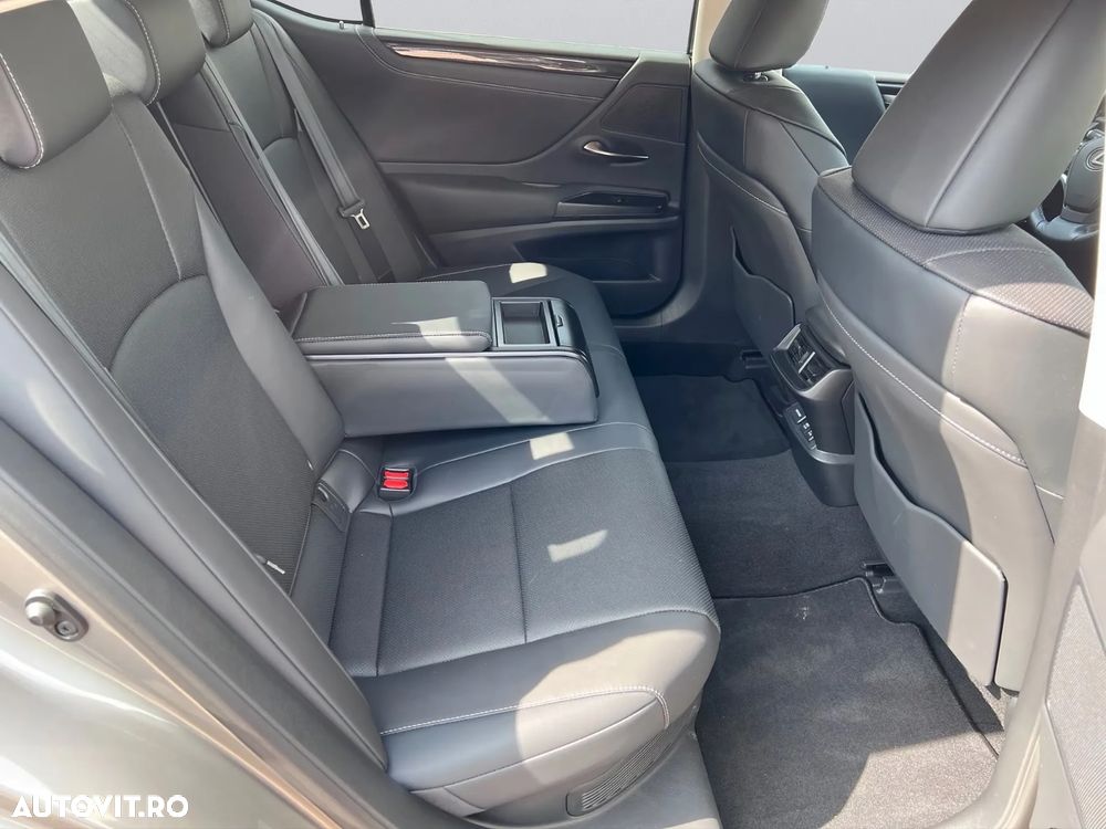 Lexus Seria ES 300h Executive Line - 18