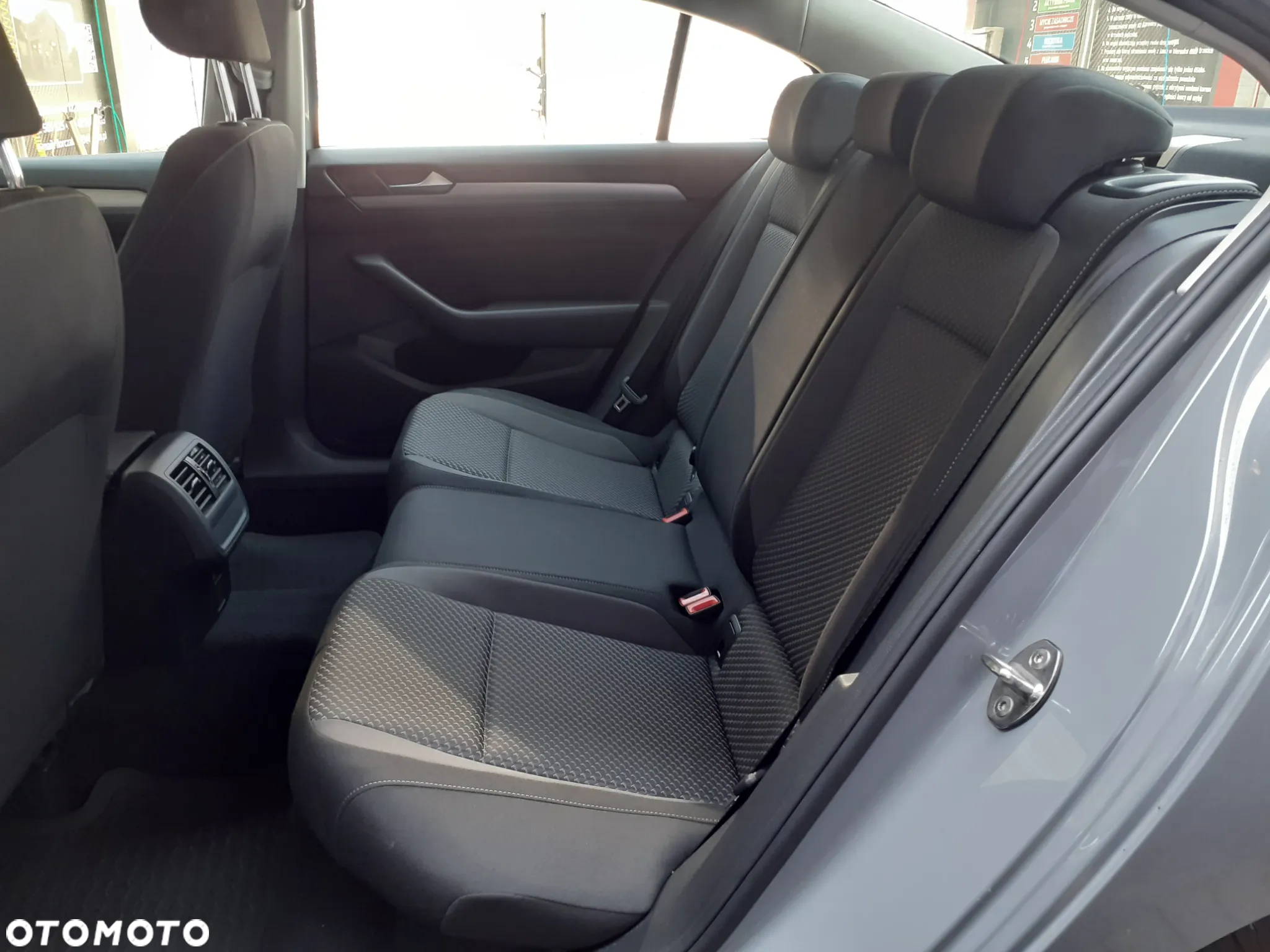 Volkswagen Passat - 24