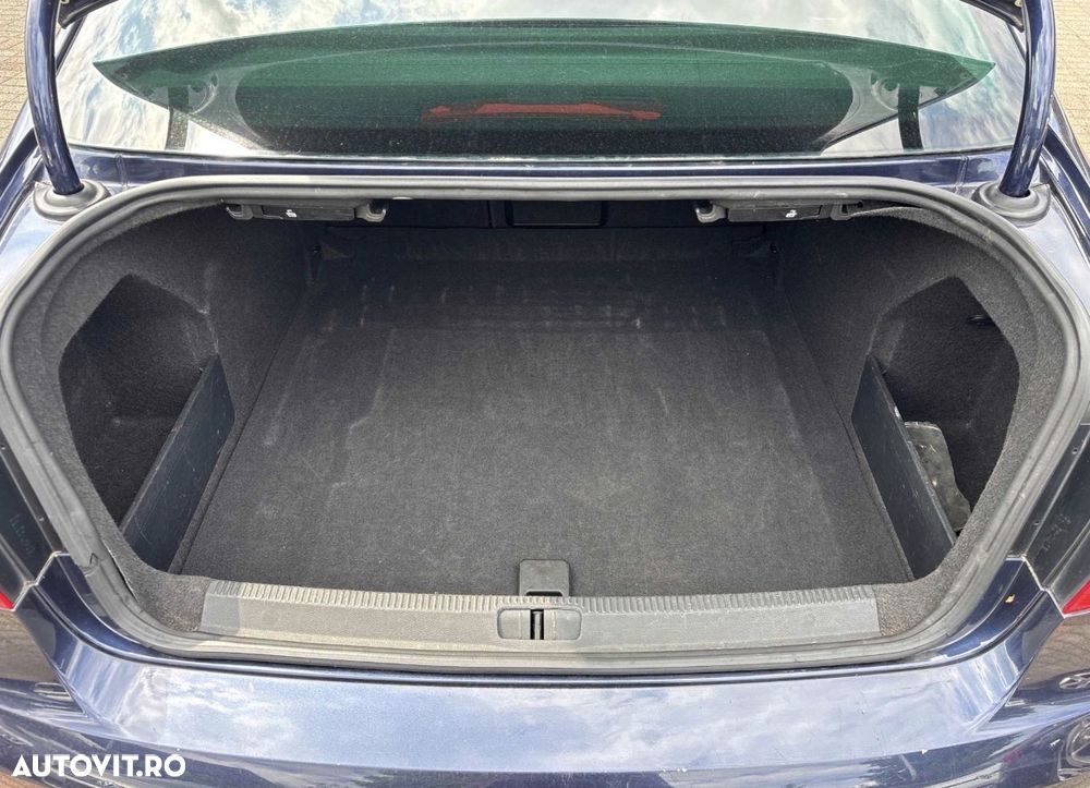 Volkswagen Passat - 8