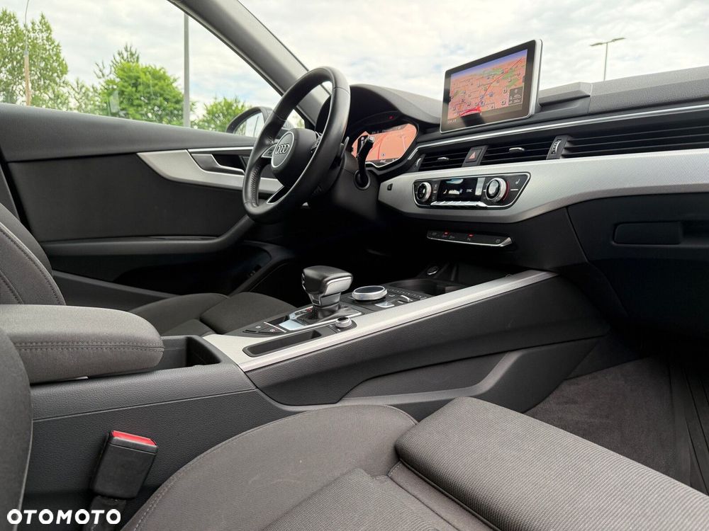 Audi A4 Avant 45 TFSI S tronic - 12
