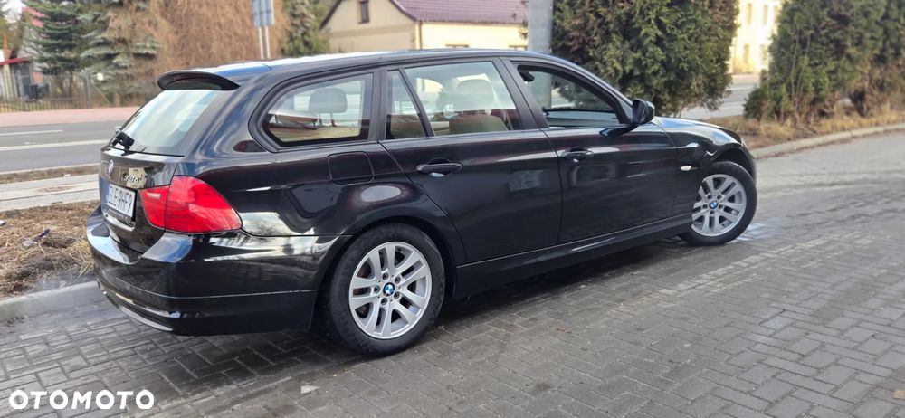 BMW Seria 3 318d DPF Edition Exclusive - 16