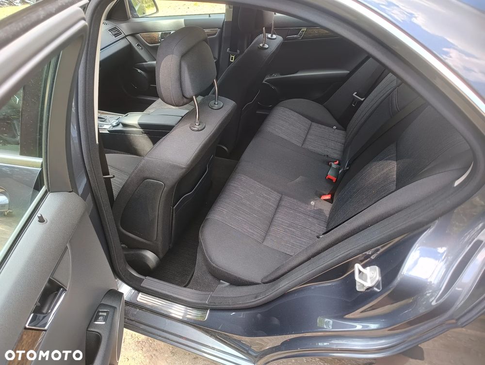 Mercedes-Benz Klasa C 220 CDI DPF Automatik BlueEFFICIENCY - 9