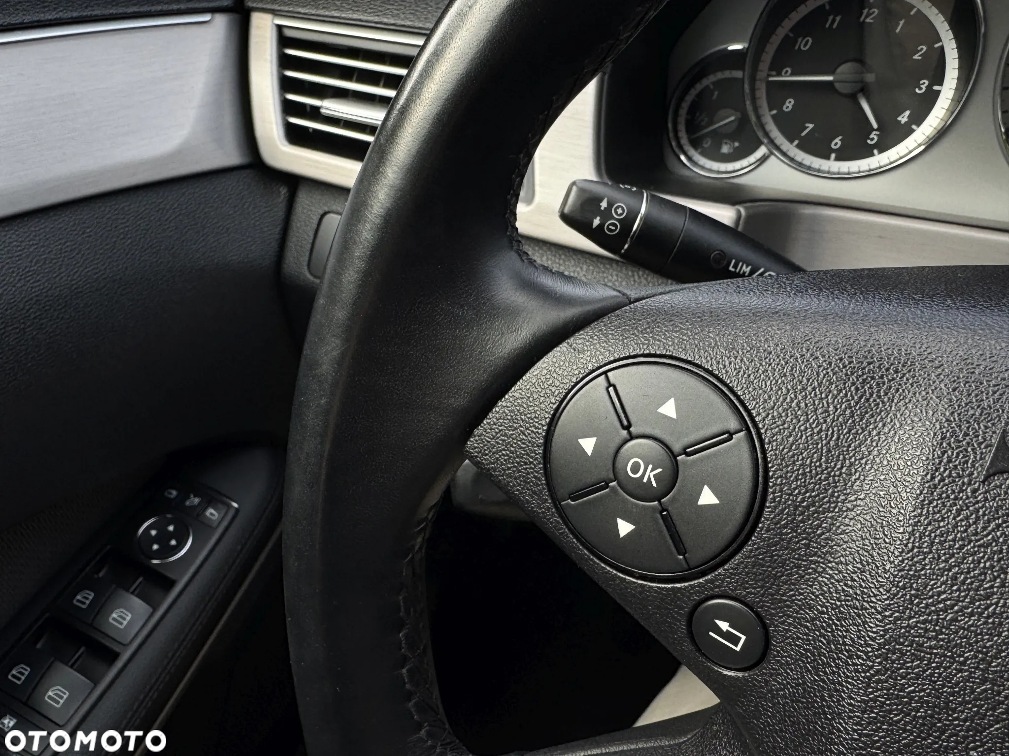 Mercedes-Benz Klasa E 250 CGI BlueEffICIENCY Avantgarde - 28