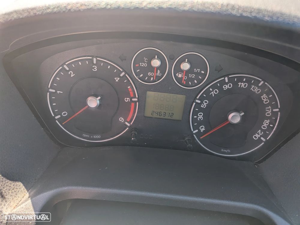 Ford Fiesta 1.4 TDCI Ambiente — fotografia 10