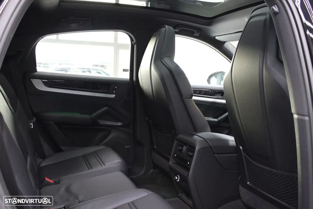 Porsche Cayenne Coupé E-Hybrid - 43