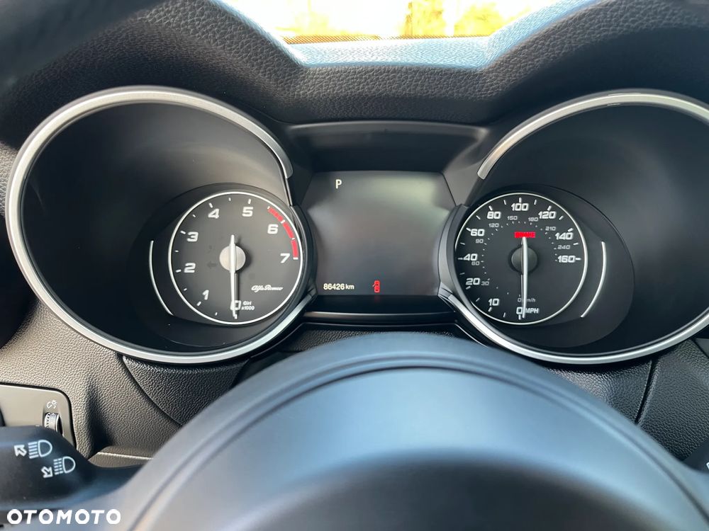 Alfa Romeo Stelvio 2.0 Turbo 16V AT8-Q4 - 12