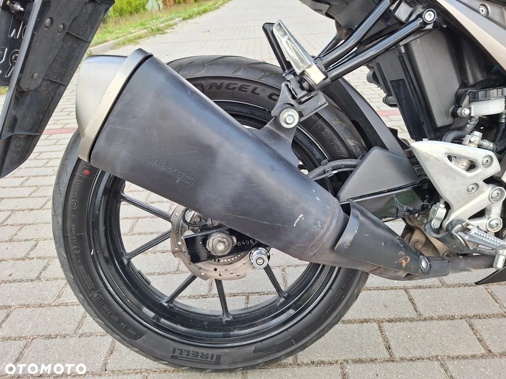 Suzuki GSX - 13
