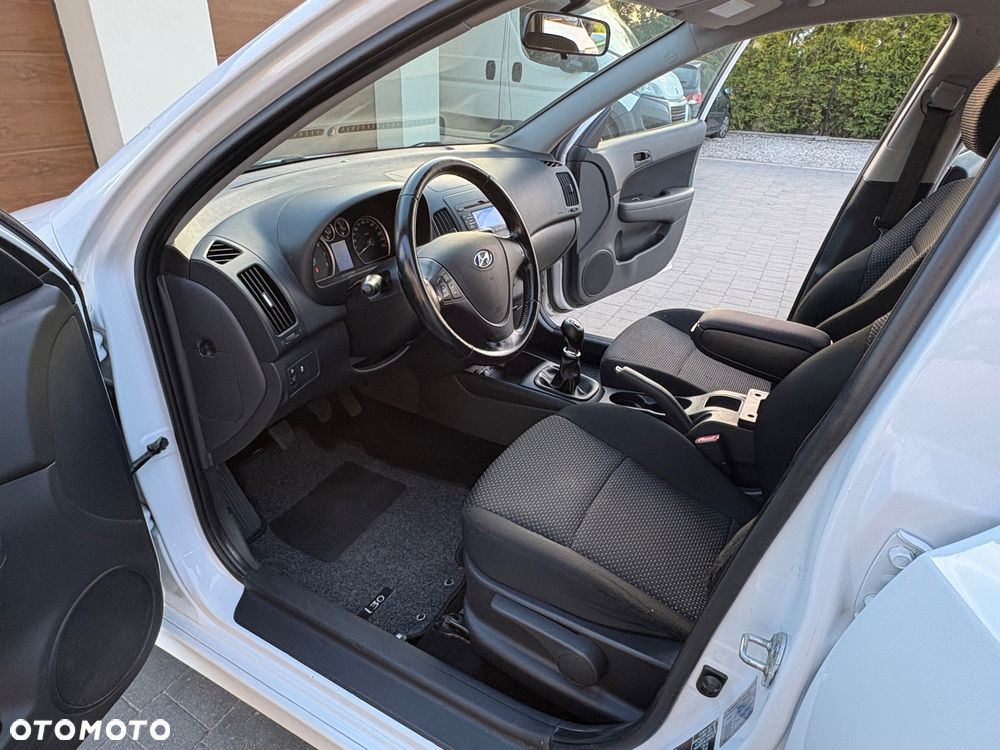Hyundai i30 blue 1.4 Style - 17