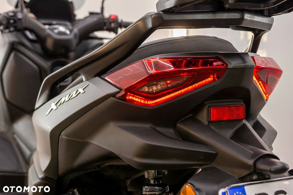 Yamaha X-max - 12