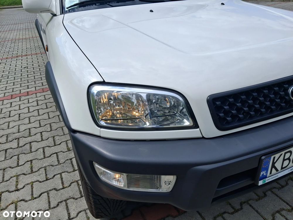 Toyota RAV4 2.0 GLi - 11