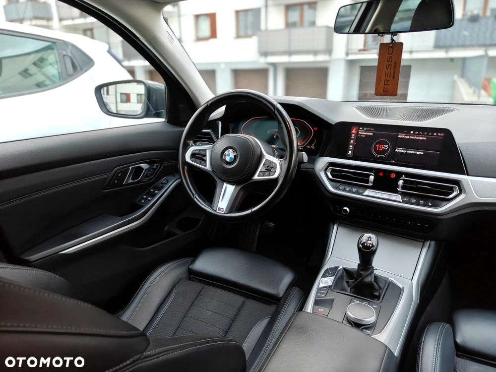 BMW Seria 3 320d Sport Line - 10