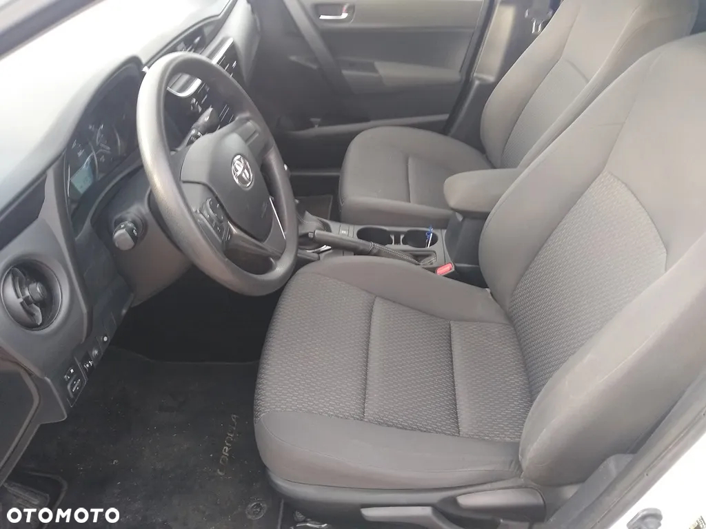 Toyota Corolla - 10