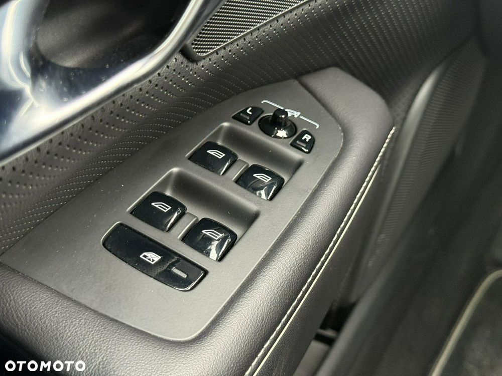 Volvo V90 D4 R-Design - 32