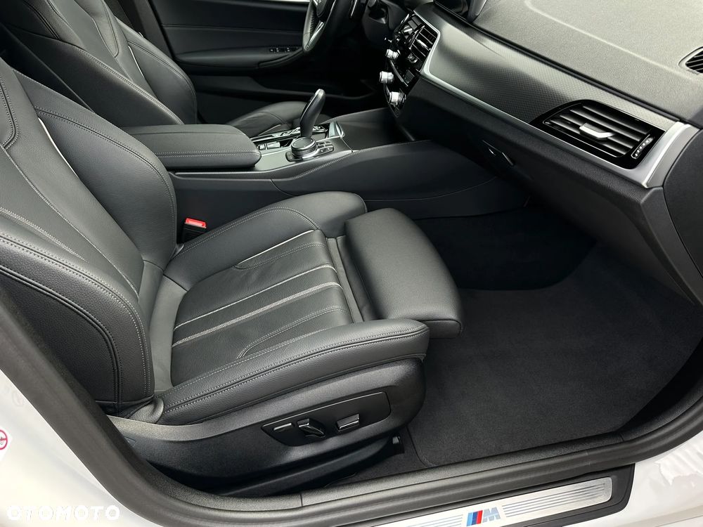 BMW Seria 5 530d xDrive M Sport Edition - 26