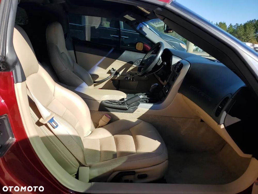 Chevrolet Corvette - 10