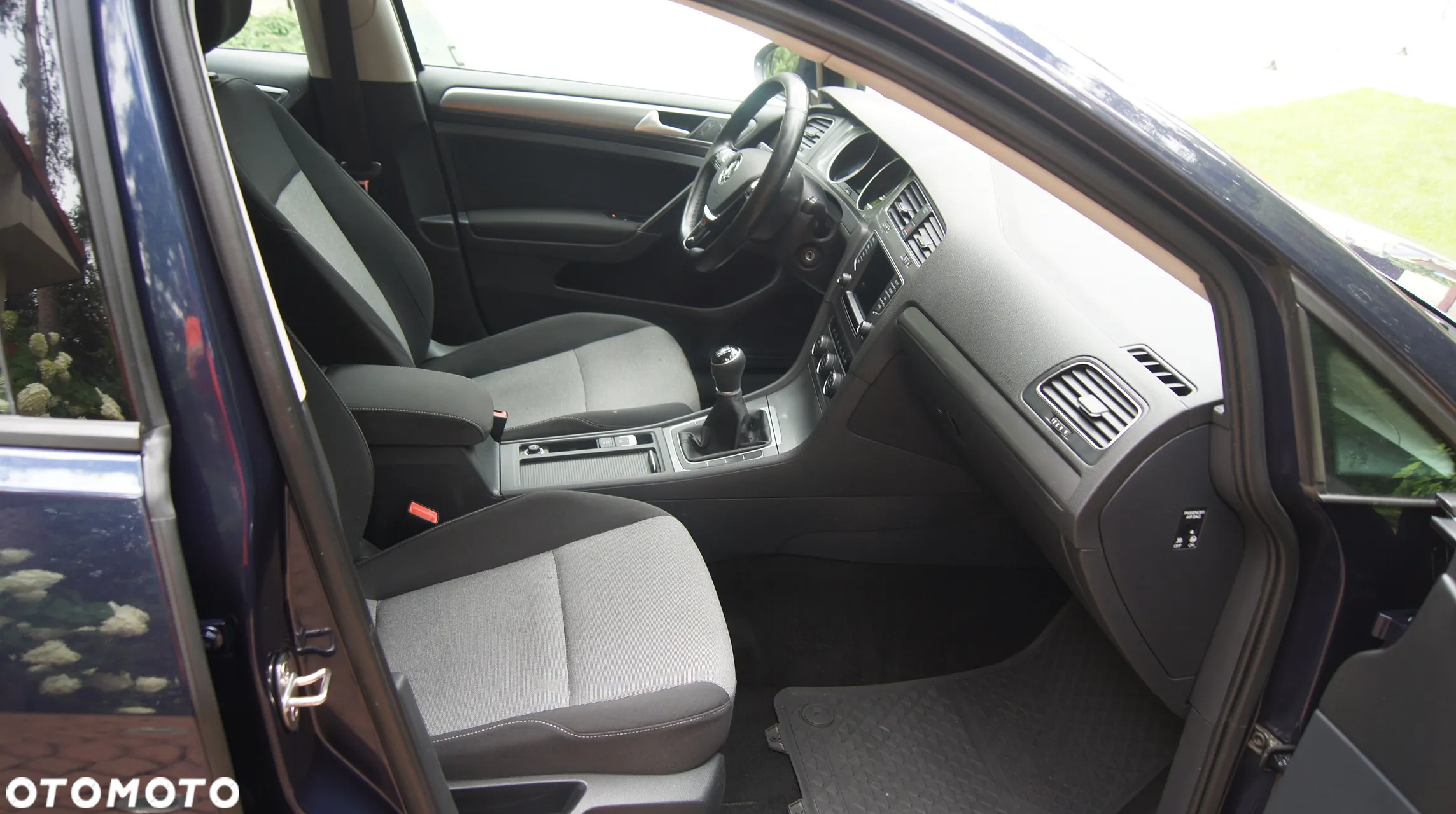 Volkswagen Golf 1.6 TDI BlueMotion Comfortline - 10