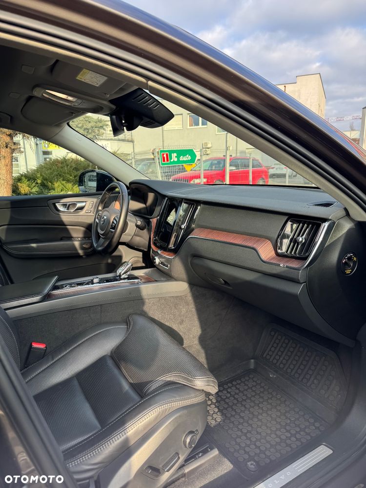 Volvo XC 60 B4 B Plus Dark - 5