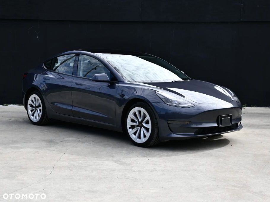 Tesla Model 3 - 3