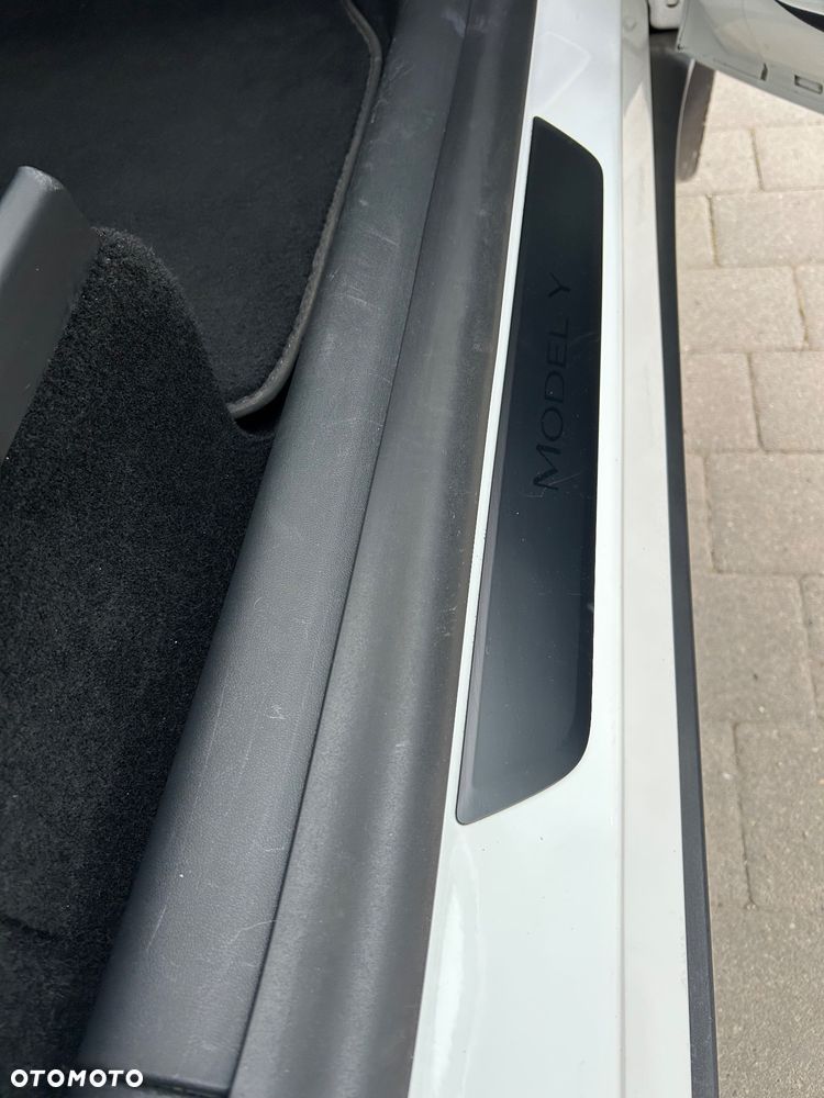 Tesla Model Y Performance Dual Motor AWD - 17