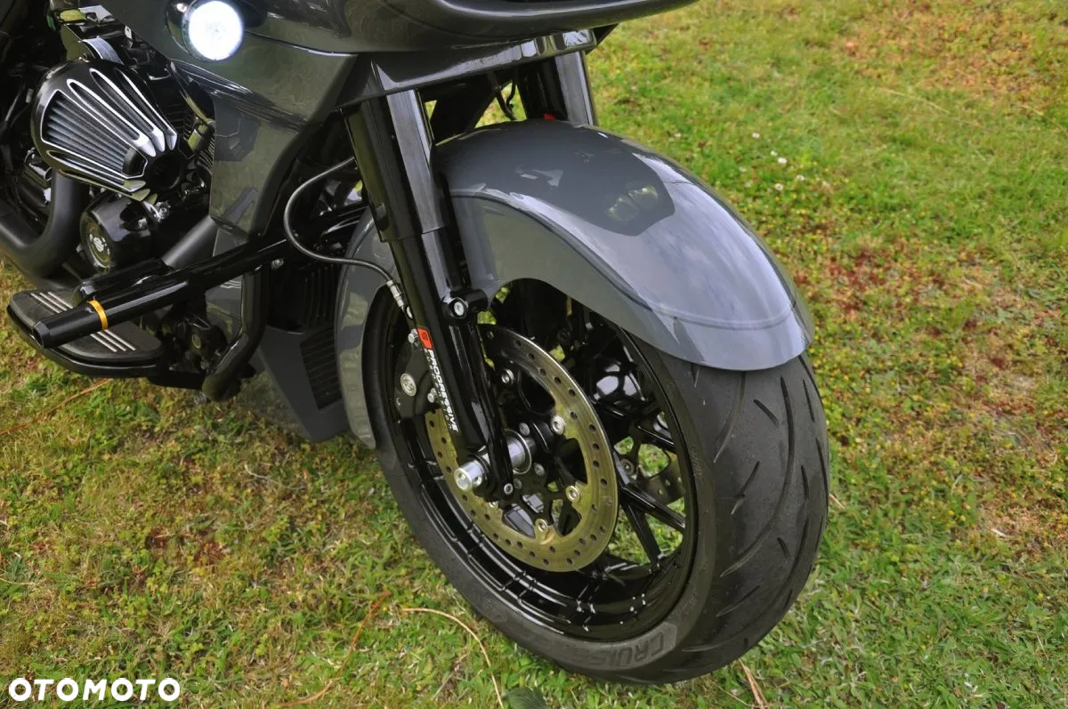 Harley-Davidson Touring Road Glide - 16