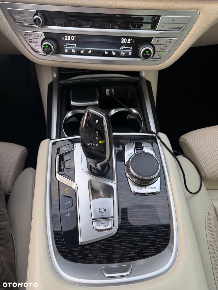 BMW Seria 7 740d xDrive - 26