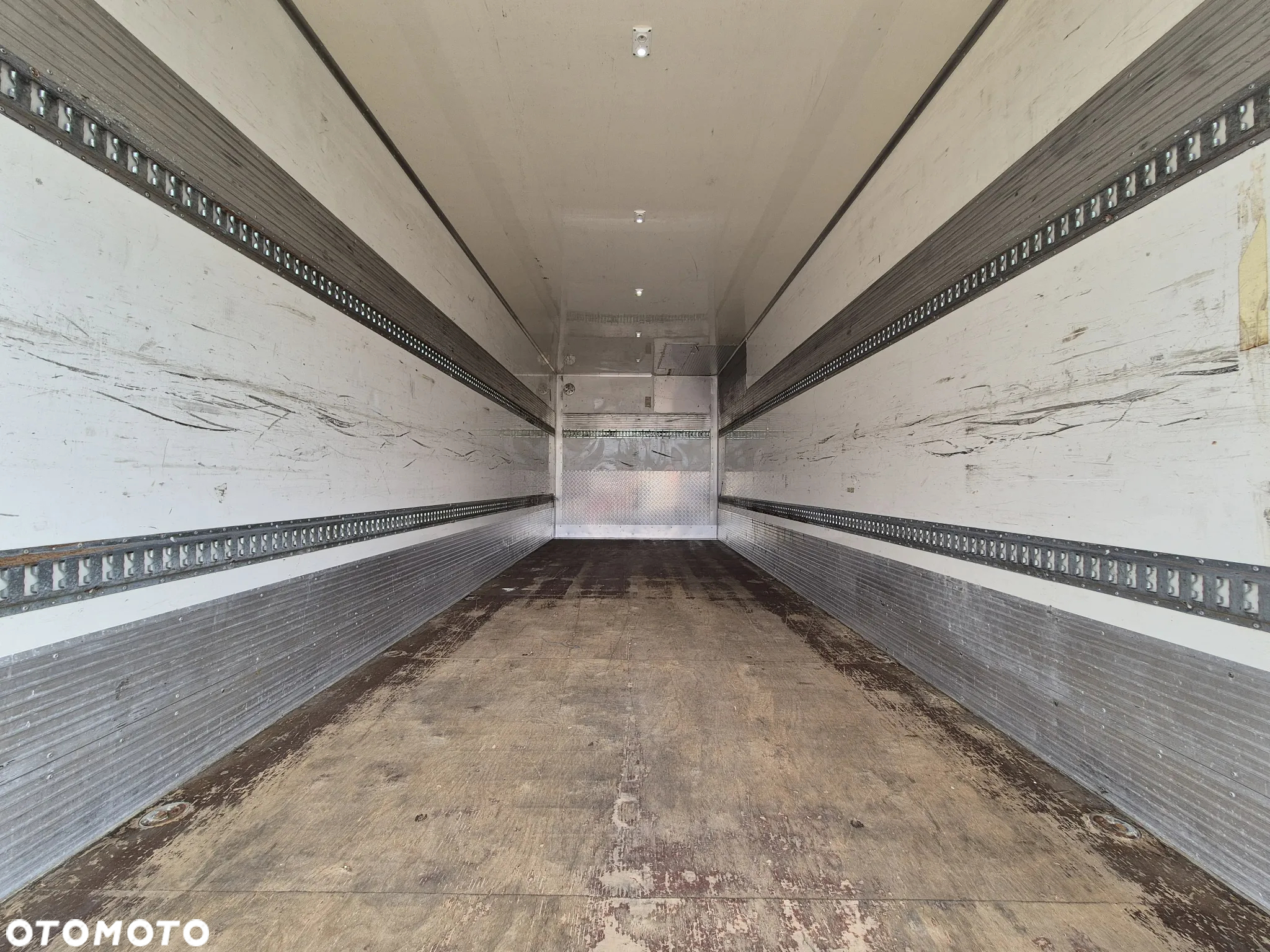 Mercedes-Benz Antos 1830 L / KONTENER / BEZWYPADKOWY / 1WŁ. / SERWISOWANY / WINDA 2000KG / EURO 6 / 18 EP - 37