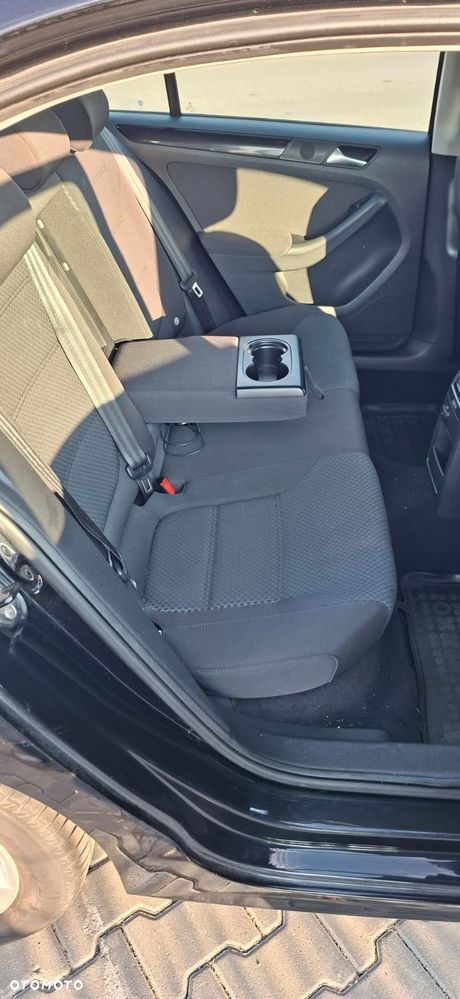 Volkswagen Jetta 1.6 TDI Comfortline - 8