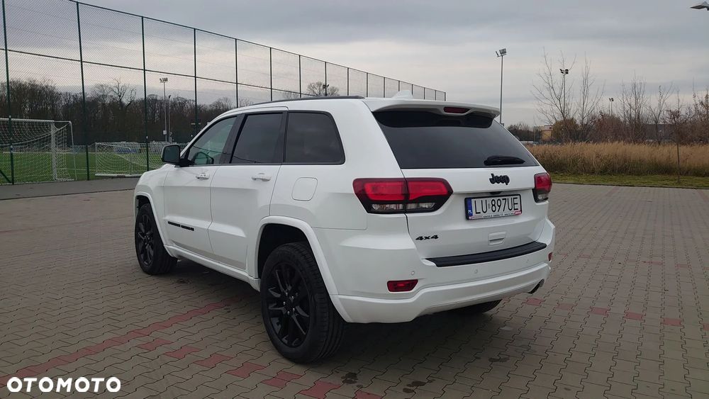 Jeep Grand Cherokee - 11