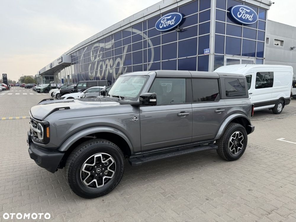 Ford Bronco - 5