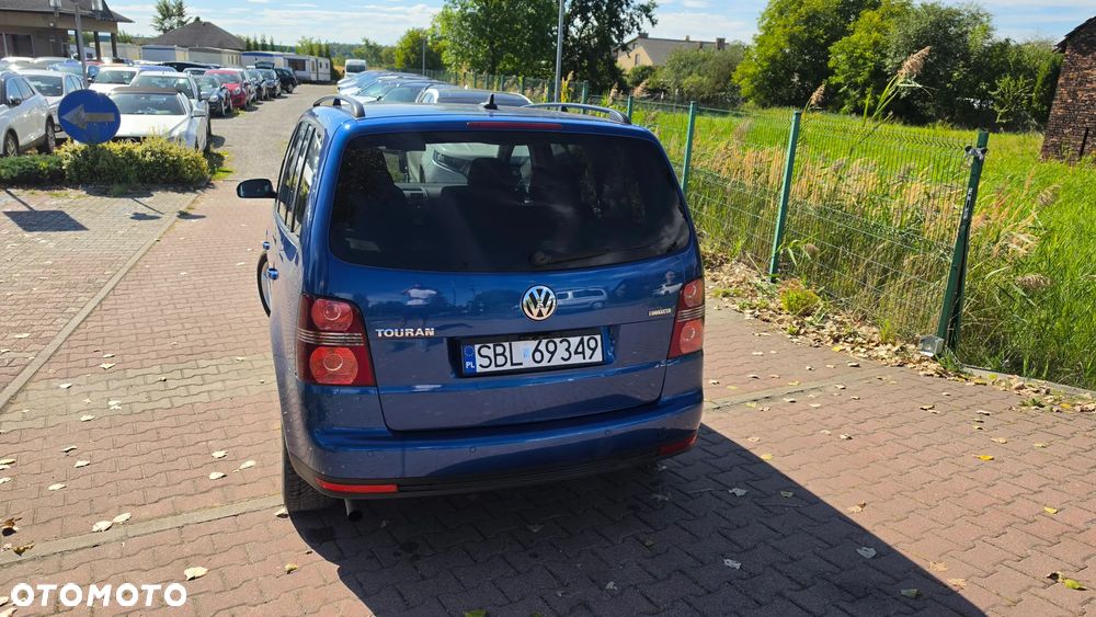 Volkswagen Touran 2.0 FSI Highline - 22