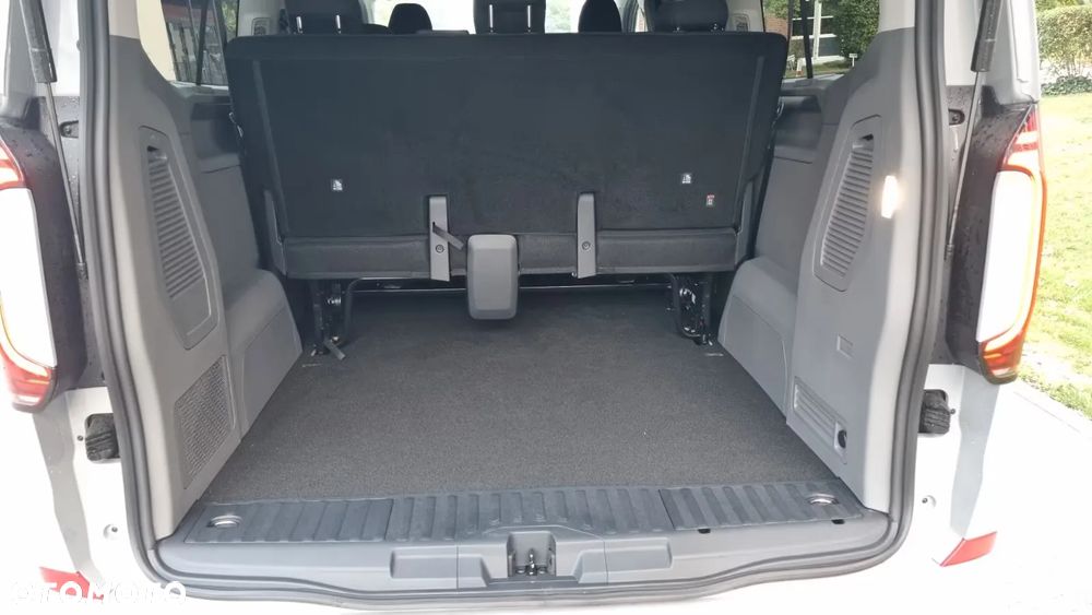 Volkswagen Caravelle - 17