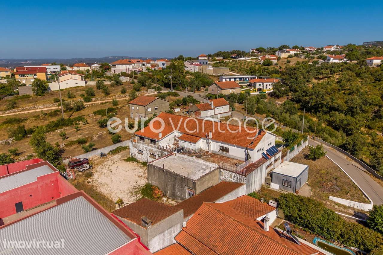 Oportunidade Única de Investimento | Elevado Potencial Construtivo - Grande imagem: 3/38
