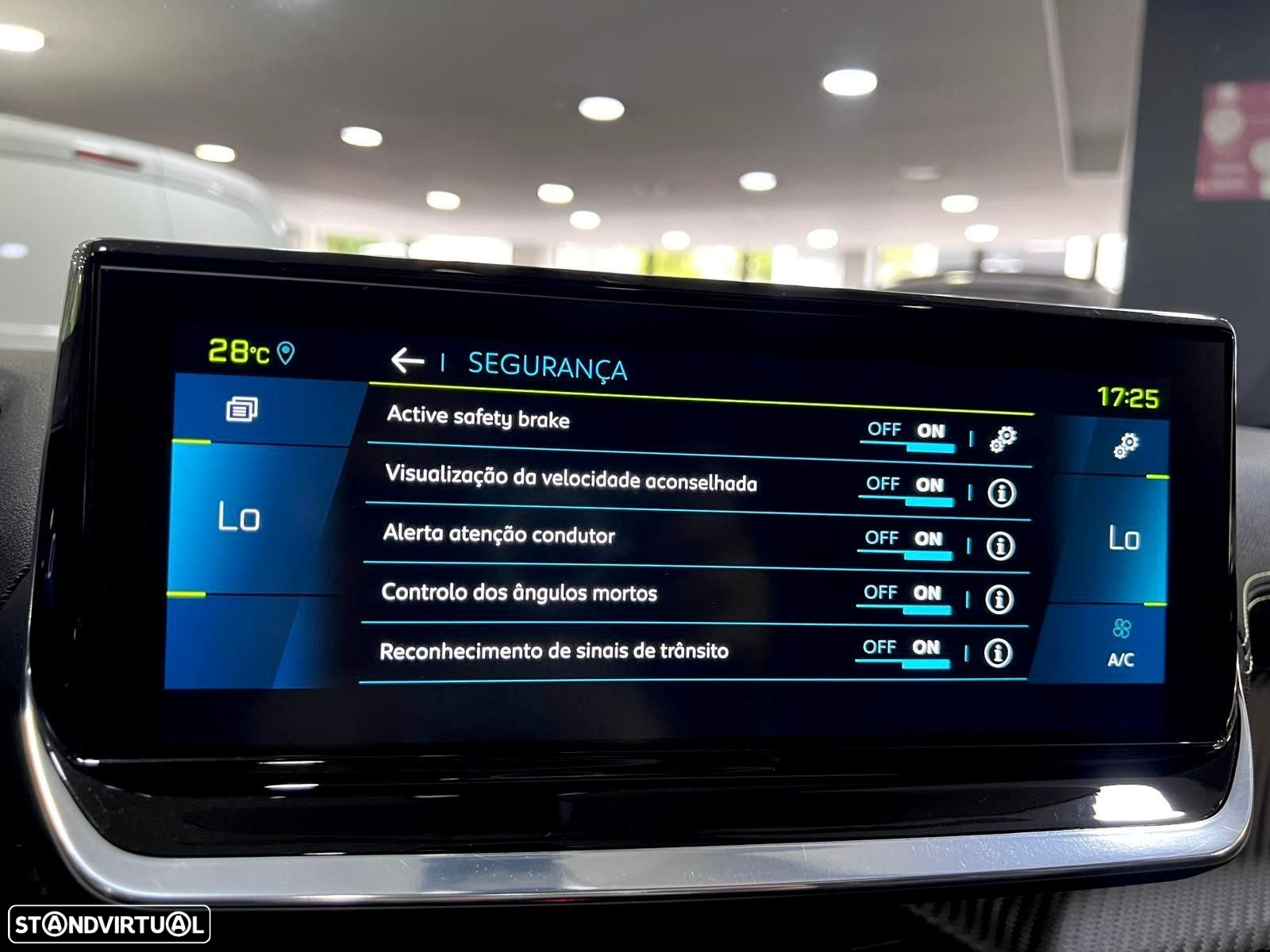 Peugeot e-2008 50 kWh GT - 42