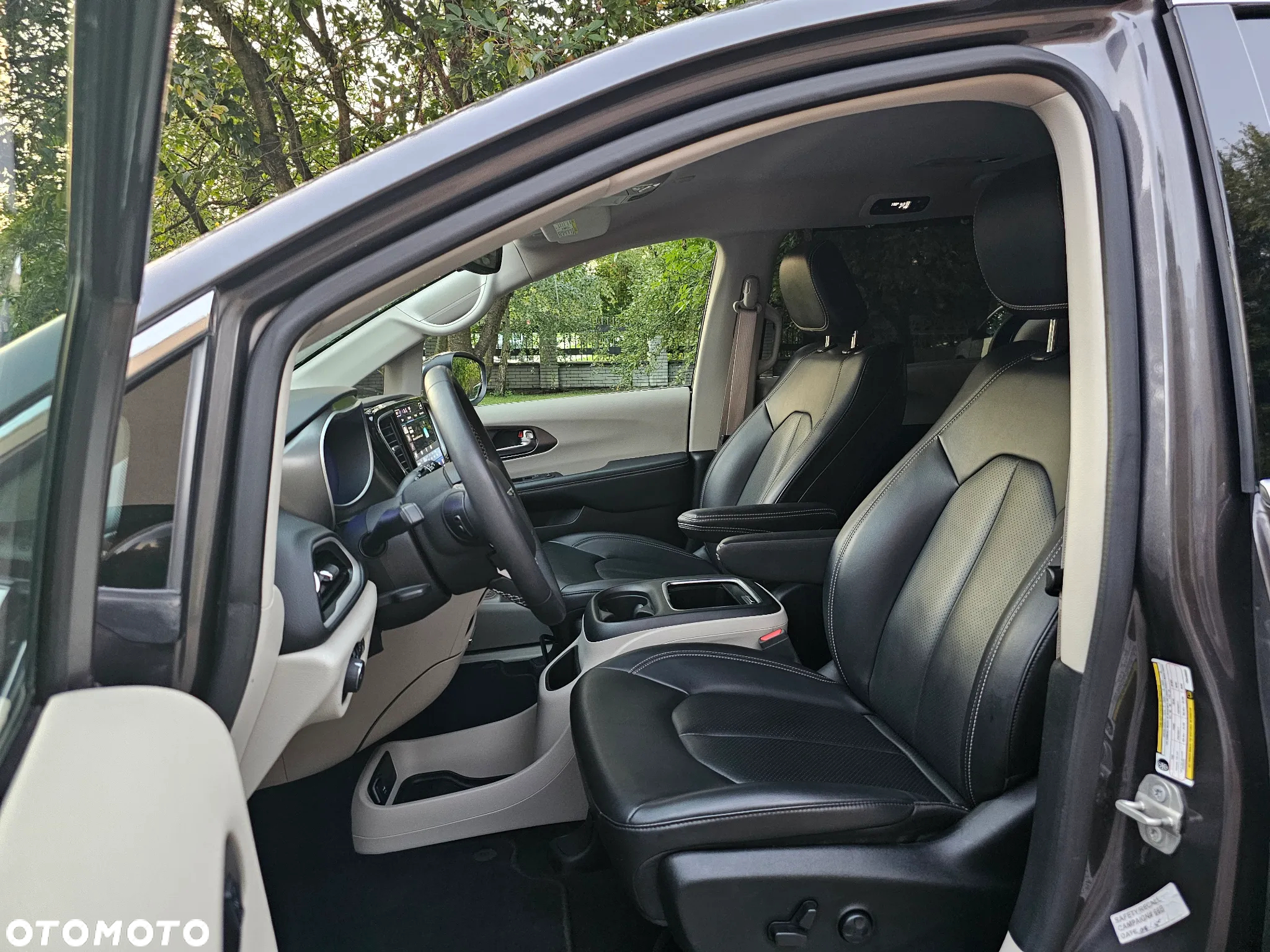 Chrysler Pacifica - 11