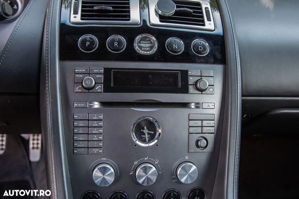 Aston Martin DB9 - 8