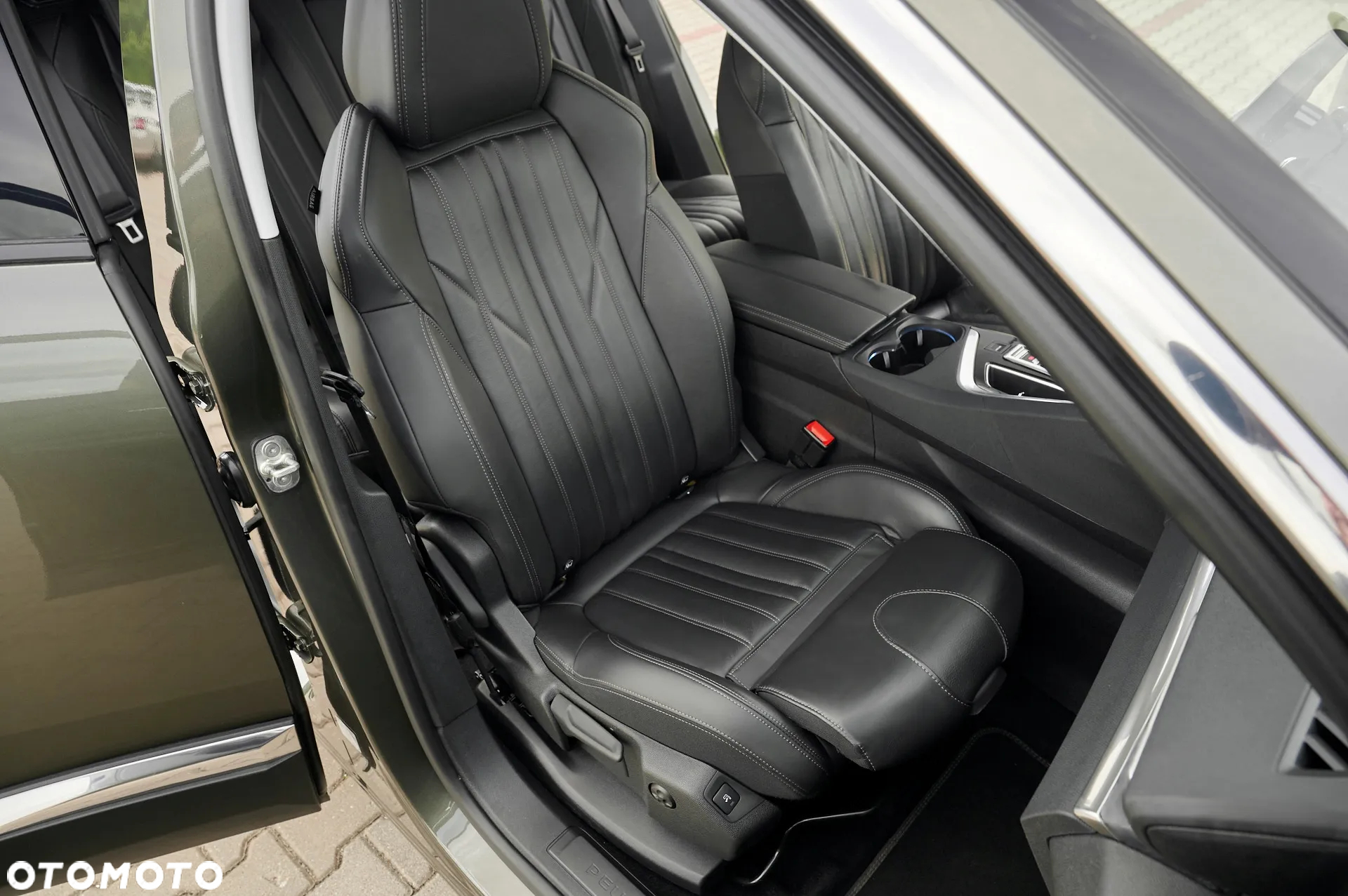 Peugeot 3008 1.2 PureTech Allure S&S EAT6 - 23