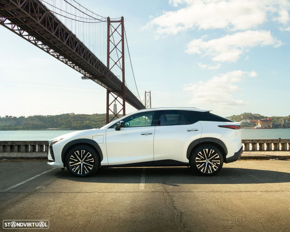 Lexus RZ 450e Premium Monotone c/ mala elétrica - 3