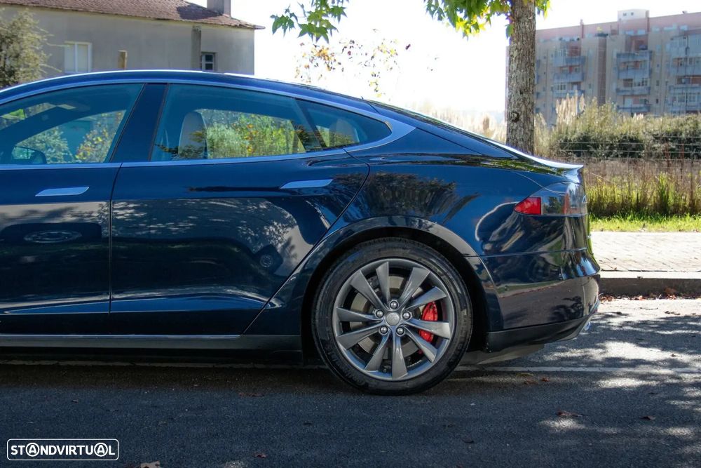 Tesla Model S - 43