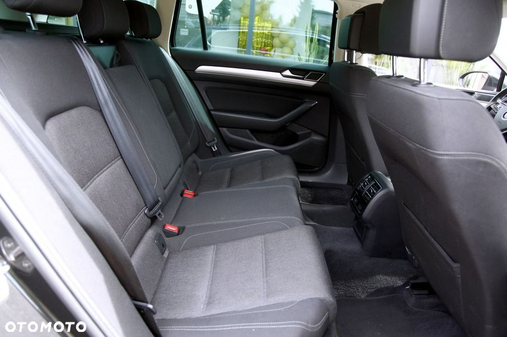 Volkswagen Passat - 17