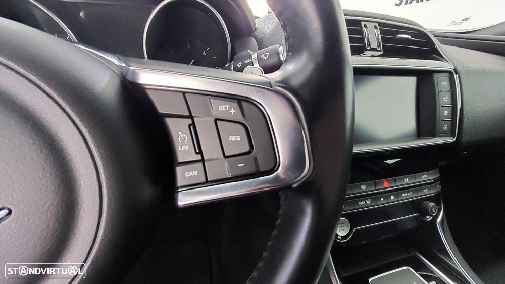 Jaguar XE 2.0 D R-Sport AWD Aut. - 10